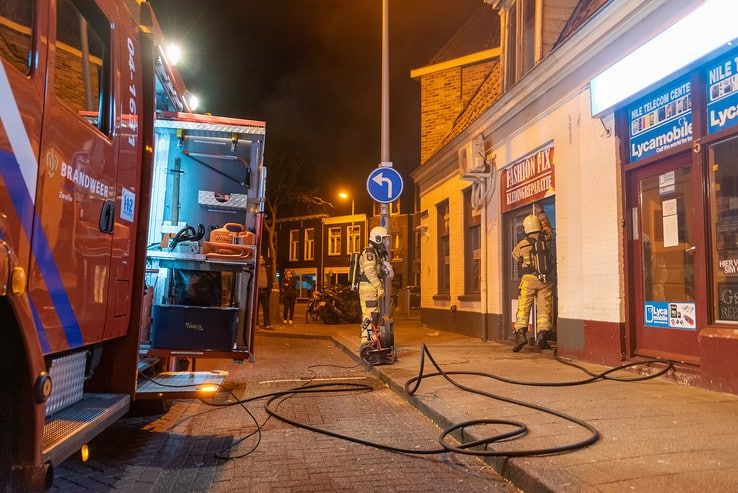 Vermoedelijke brandstichting bij winkel in Vechtstraat - Foto: Peter Denekamp