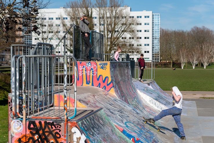 Wijkagent tevreden over gedrag Zwollenaren, behalve over skaters in park De Wezenlanden - Foto: Peter Denekamp