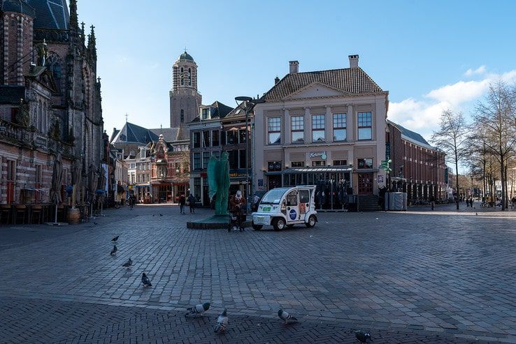 Binnenstad Zwolle uitgestorven ondanks het mooie weer - Foto: Peter Denekamp