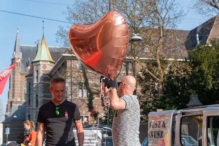 Liefde afgeleverd bij de voordeur in Zwolle - Foto: Peter Denekamp