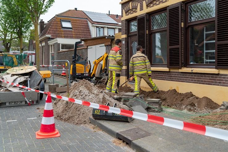 Graafmachine veroorzaakt gaslek in Assendorp - Foto: Peter Denekamp