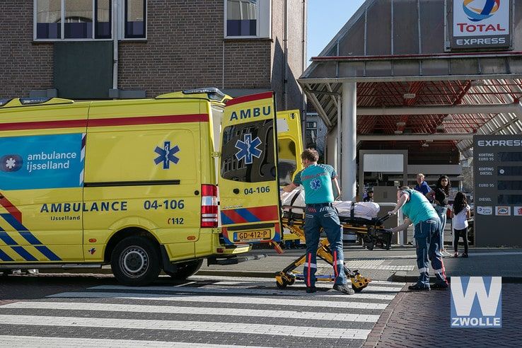 Ongeval tussen voetganger en scooter - Foto: Arjen van der Zee