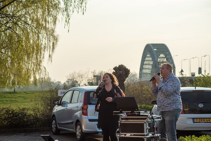 Ouderen genieten van Oud Hollandsche hits - Foto: Peter Denekamp