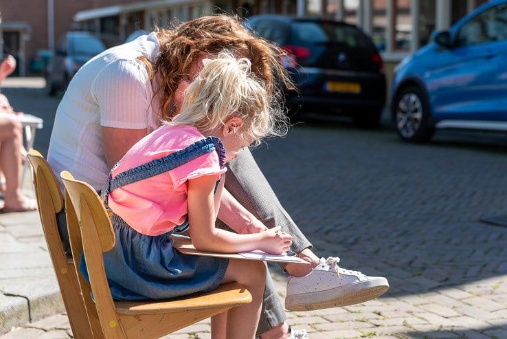 Ouderwets bingo spelen in Zeeheldenbuurt - Foto: Peter Denekamp