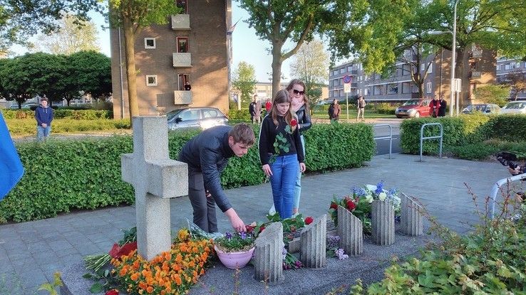 Dodenherdenking aan de Meppelerstraatweg Zwolle - Foto: Ingezonden foto
