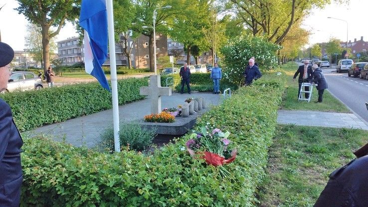 Dodenherdenking aan de Meppelerstraatweg Zwolle - Foto: Ingezonden foto