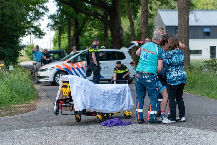 Wielrenner gewond bij aanrijding in Herfte - Foto: Peter Denekamp