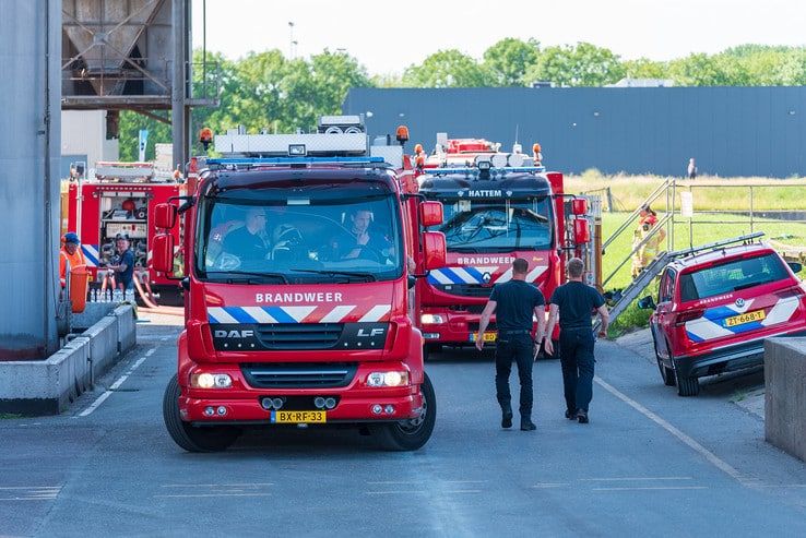 Brand bij mengvoederfabriek ForFarmers in Zwolle - Foto: Peter Denekamp