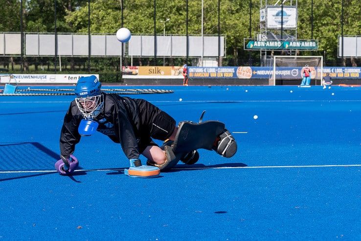 Tophockeyer geeft keepersles in Zwolle - Foto: Peter Denekamp