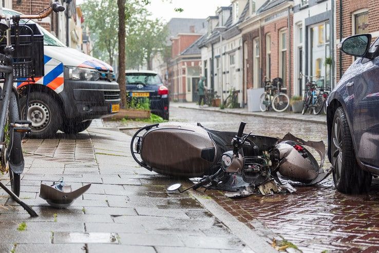Doorrijder aangehouden na ongeval in Assendorp - Foto: Peter Denekamp