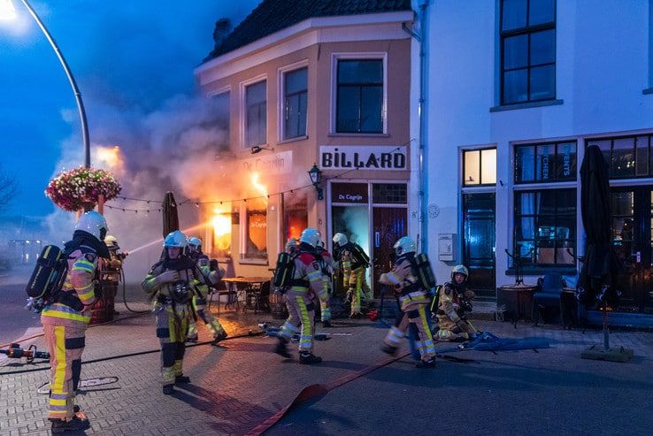 Café De Tagrijn door brand verwoest - Foto: Peter Denekamp