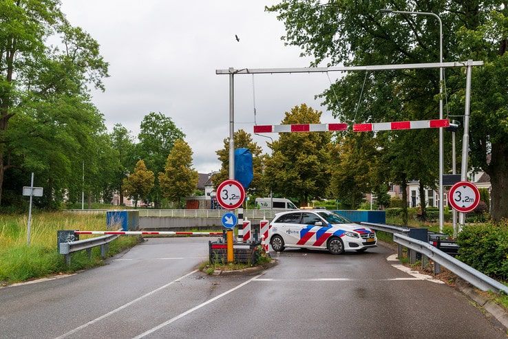 Auto crasht in Van Karnebeektunnel - Foto: Peter Denekamp
