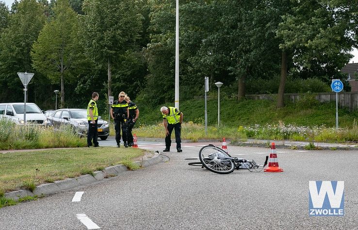 Automobilist rijdt door na aanrijding met fietser - Foto: Arjen van der Zee