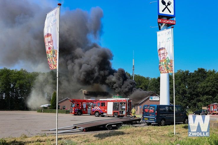 Zeer grote brand bij restaurant aan de Lichtmis - Foto: Arjen van der Zee