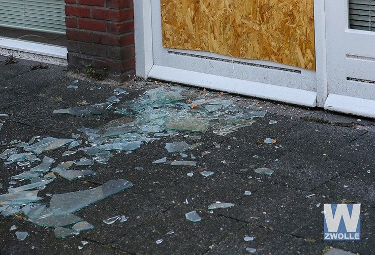 Explosief door brievenbus gegooid aan het Diezerplein - Foto: Arjen van der Zee