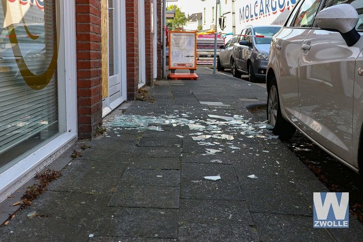 Explosief door brievenbus gegooid aan het Diezerplein - Foto: Arjen van der Zee