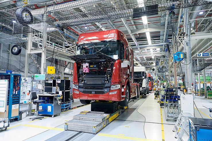 Scania-werknemers gaan staken tegen bezuinigingen kabinet