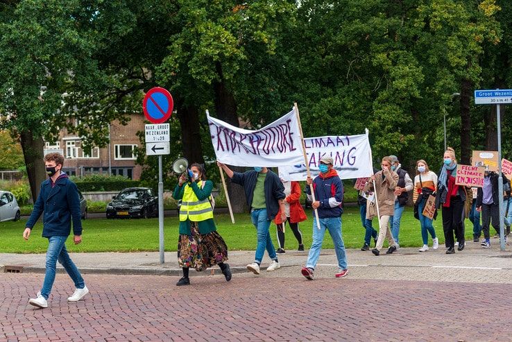Korte demonstratie voor beter klimaat in Zwolle - Foto: Peter Denekamp