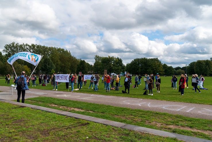 Korte demonstratie voor beter klimaat in Zwolle - Foto: Peter Denekamp