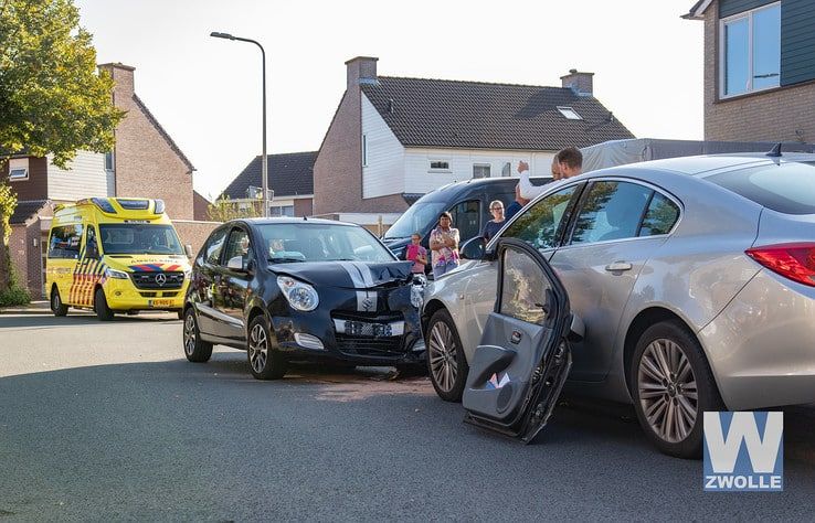 Automobiliste gewond door ongeval op Gedeputeerdenlaan - Foto: Arjen van der Zee