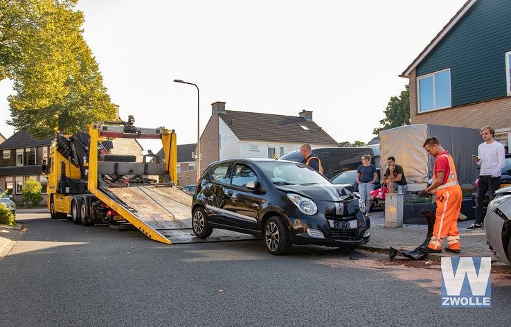 Automobiliste gewond door ongeval op Gedeputeerdenlaan - Foto: Arjen van der Zee