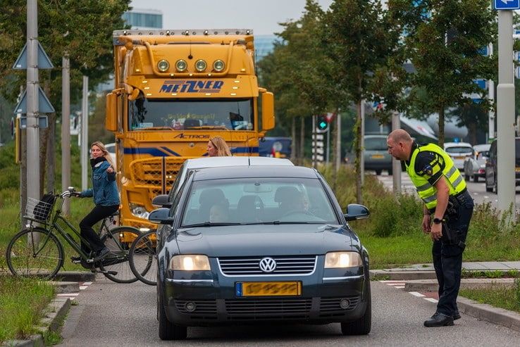 Ruim tien bekeuringen tijdens verkeerscontroles in Zwolle - Foto: Peter Denekamp