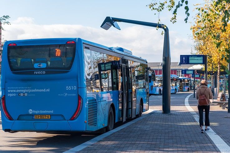 Laadpalen voor elektrisch busvervoer in Zwolle klaar voor gebruik - Foto: Peter Denekamp