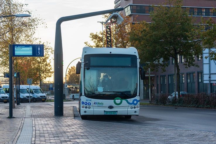 Dit is de nieuwe Zwolse stadsbus - Foto: Peter Denekamp