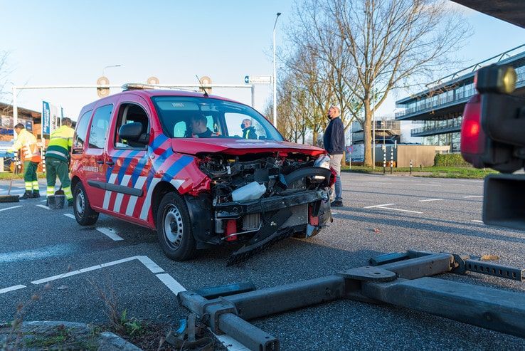 Ongeluk met brandweerwagen op Marsweg - Foto: Peter Denekamp
