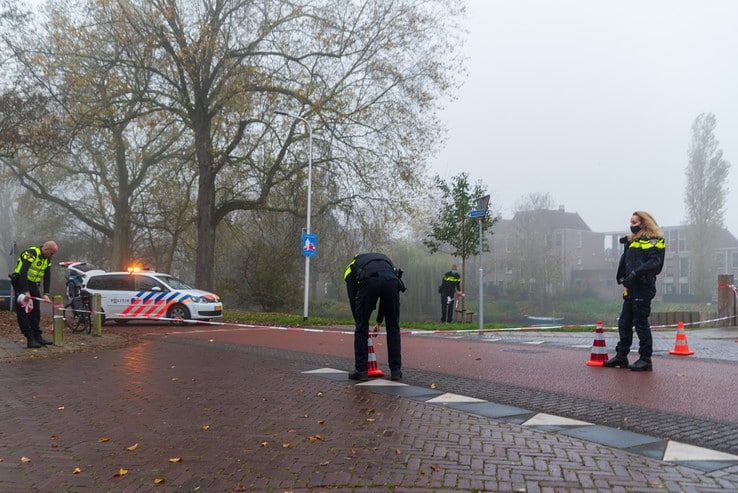 Fietser ernstig gewond na aanrijding op Vondelkade - Foto: Peter Denekamp