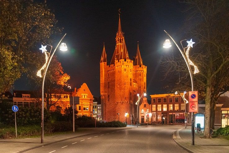Zwolle kleurt oranje tegen vrouwengeweld - Foto: Peter Denekamp