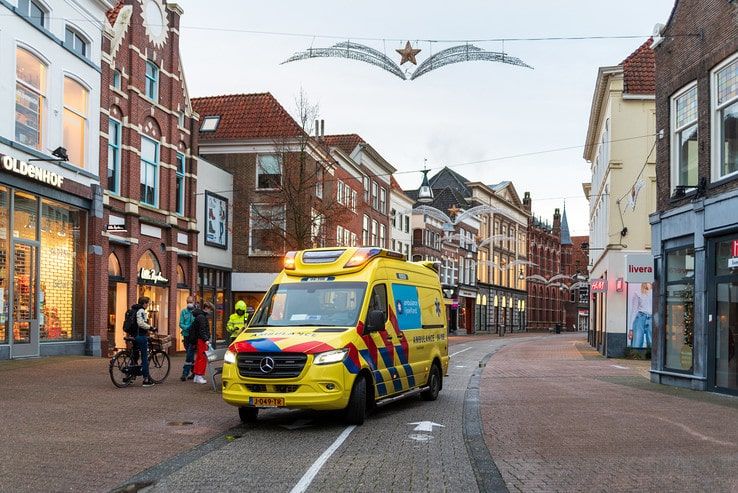 Vrouw gewond na fietsongeval in Diezerstraat - Foto: Peter Denekamp