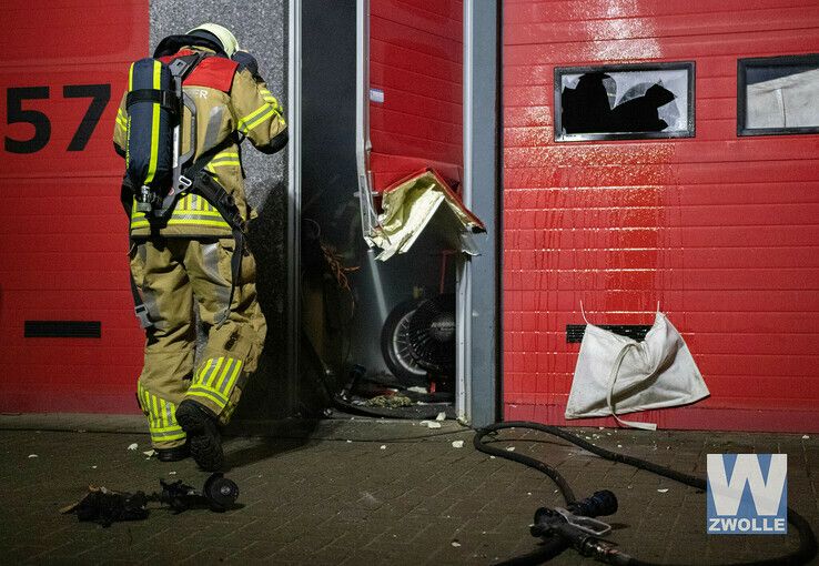 Kinderen ontdekken brand in bedrijfspand en slaan alarm - Foto: Arjen van der Zee