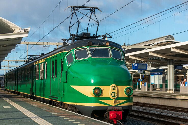 Bijzondere gast op station Zwolle - Foto: Peter Denekamp