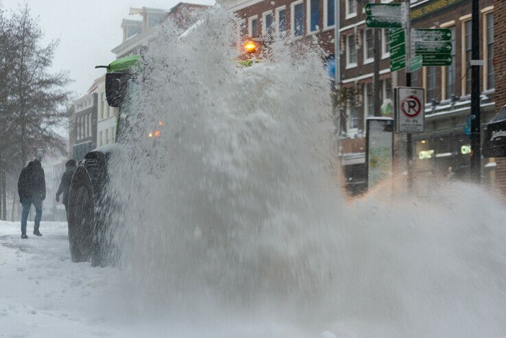 Blijf thuis, wegen in Zwolle vrijwel onbegaanbaar - Foto: Peter Denekamp