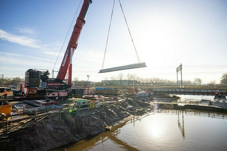 Liggers voor de betonnen brug over de Nieuwe Wetering - Foto: Stefan Verkerk