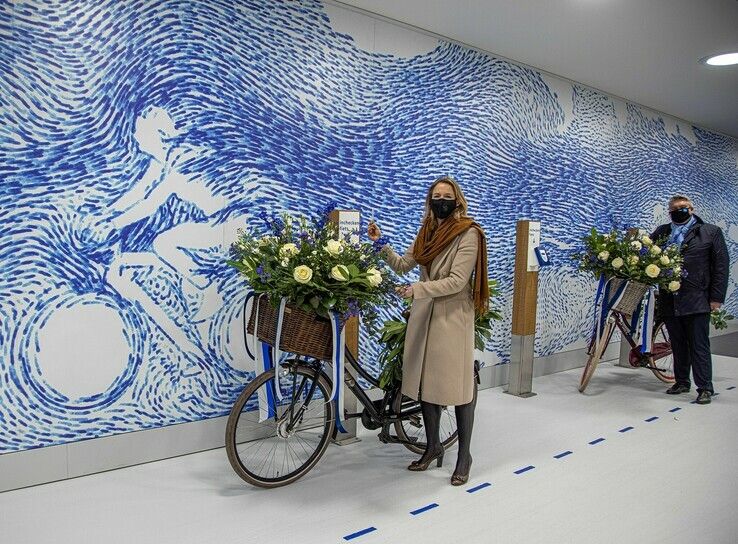 Staatssecretaris Van Veldhoven opent ‘groenste fietsenstalling van Nederland’ - Foto: Gemeente Zwolle