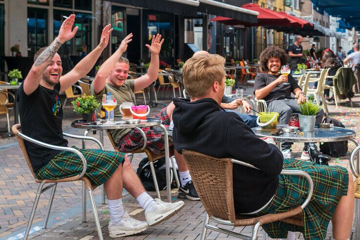 Terrassen en winkels open, Zwolle komt weer tot leven - Foto: Peter Denekamp