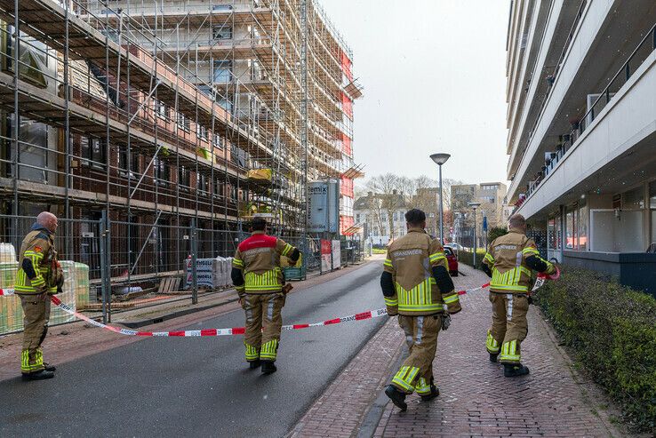 Isolatieplaten waaien over Harm Smeengekade - Foto: Peter Denekamp