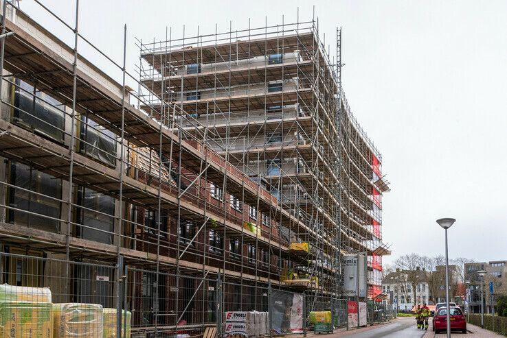 Isolatieplaten waaien over Harm Smeengekade - Foto: Peter Denekamp