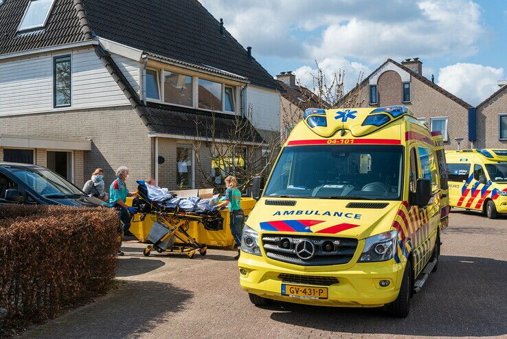 Twee meisjes in het ziekenhuis na aanrijding met auto in Zwolle-Zuid - Foto: Peter Denekamp