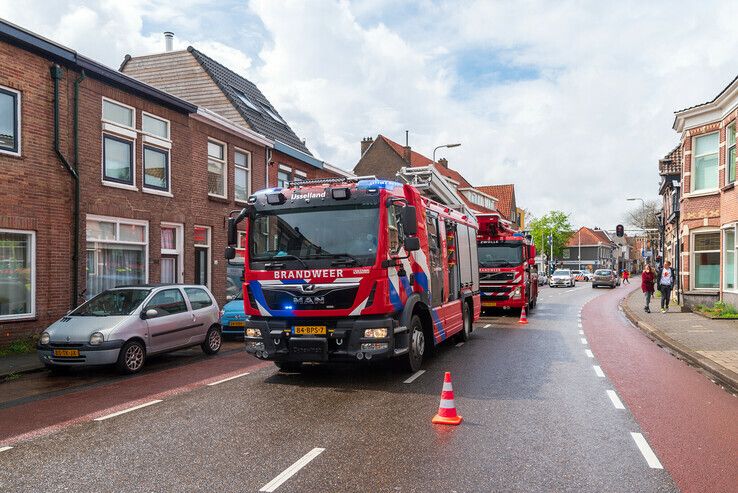 Klein woningbrandje bij werkzaamheden in Diezerpoort - Foto: Peter Denekamp