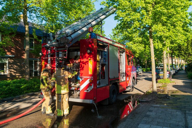 Brand in schuurtje in Veerallee - Foto: Peter Denekamp