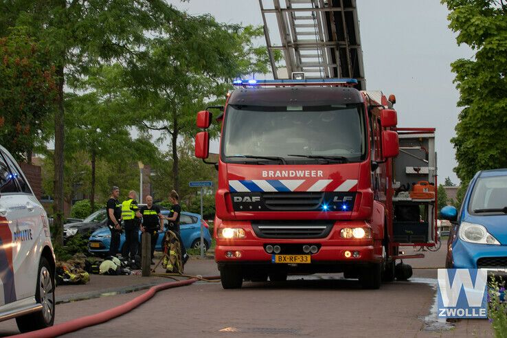 Veel schade door felle schuurbrand in Stadshagen - Foto: Arjen van der Zee