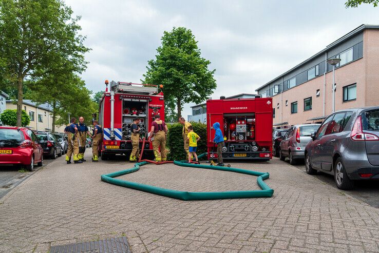 Brandweer rukt uit voor benzinelucht in Holtenbroek - Foto: Peter Denekamp