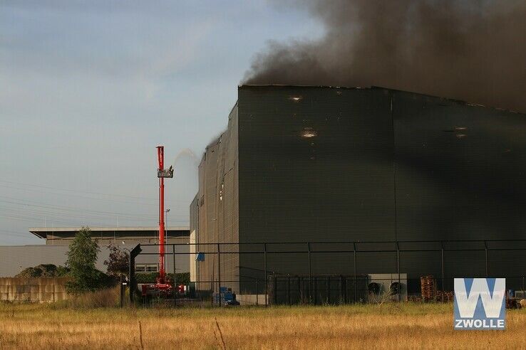 Zeer grote brand in recyclebedrijf op Hessenpoort - Foto: Arjen van der Zee