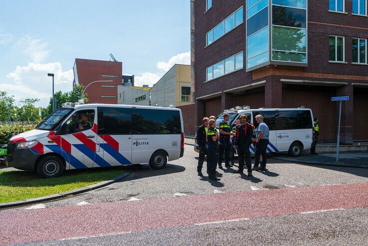 Boeren doen aangifte tegen Jumbo Supermarkten bij politie in Zwolle - Foto: Peter Denekamp