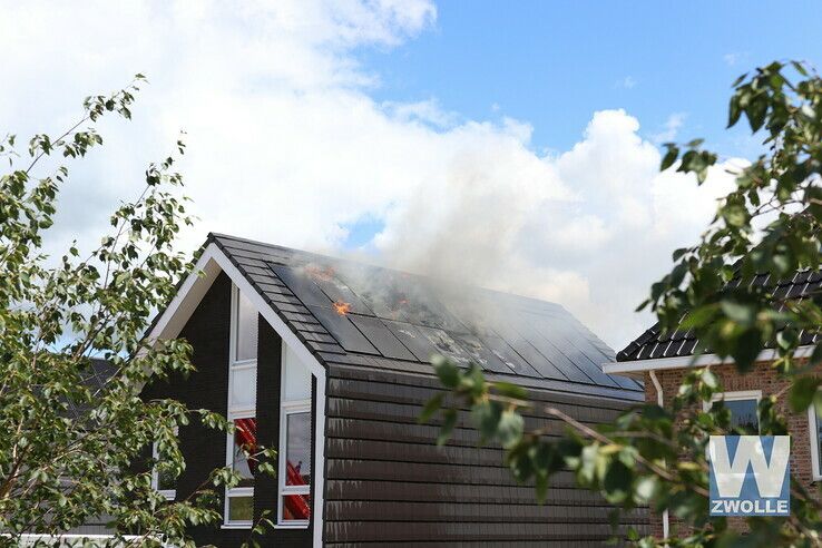 Woningbrand Van Eedenstraat Stadshagen - Foto: Arjen van der Zee