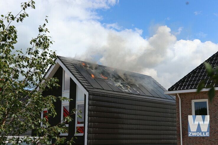 Woningbrand Van Eedenstraat Stadshagen - Foto: Arjen van der Zee