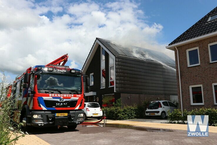 Woningbrand Van Eedenstraat Stadshagen - Foto: Arjen van der Zee